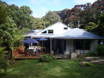 Flo and Sarnes lovely home at Karekare beach to the west of Auckland. (45 mins)